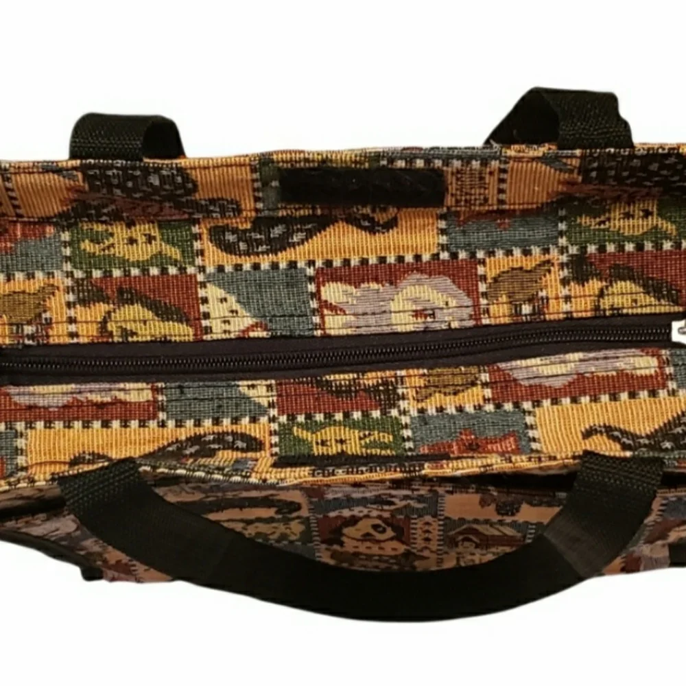 Coldwater Creek large tapestry geometric print shoulder bag. - Picture 3 of 5